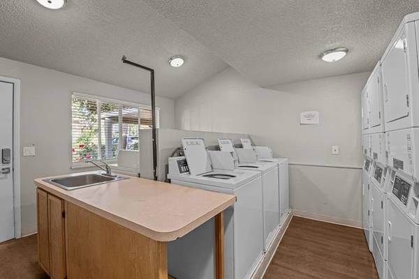 $1,175 / 1br - 480ft2 - BBQ Grilling Area, LVP Flooring*, High Speed Internet Access, Pool63794945815425122