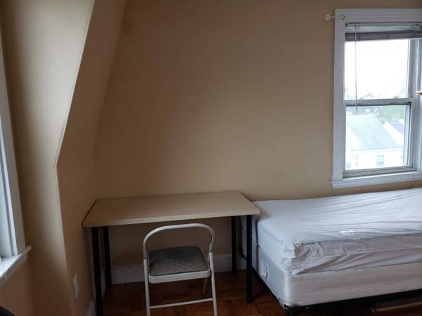 $825 1 Mile to D-line T, 60 Bus & Wegmans, Cozy Room with Free Parking (Newton)63810039754499120