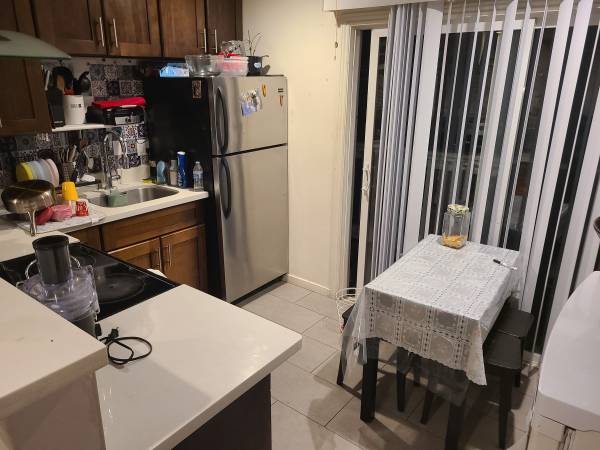 $1,000 / 2br - Room For Rent in a 2 bed 1 bath apartment (castro / upper market)63667905401345121