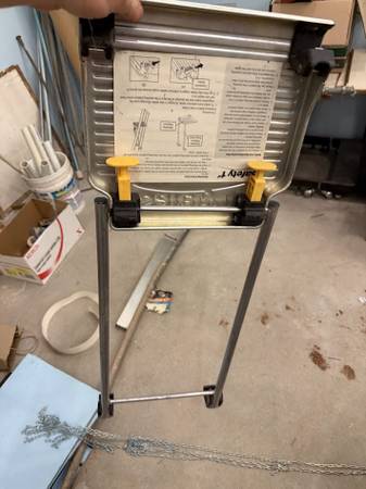 escalera plegable - $10 (GILBERT)63469933630339121