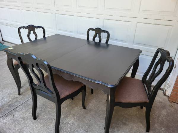 Beautiful Solid Wood Table and 4 chairs 1