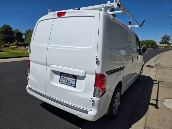 2020 NISSAN NV200 VAN DE CARGA. Pocos kilómetros - $16,000 (Roseville)63438663317379123