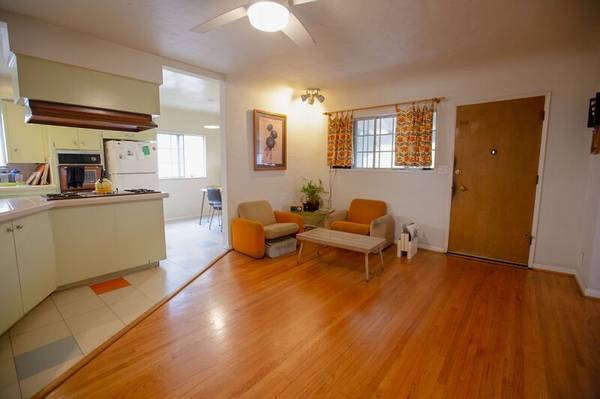 $1,575 / 1br - 2000ft2 - Furnished Bedroom w/ Private Bath in 3bdr Upper (South Carthay)63953074132867121