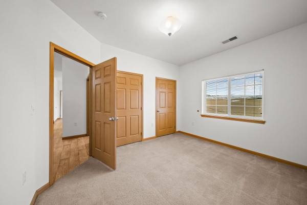 $1,275 / 2br - 961ft2 - Disability Access, Carpet, Cable or Satellite, Fitness Center63655837542787121