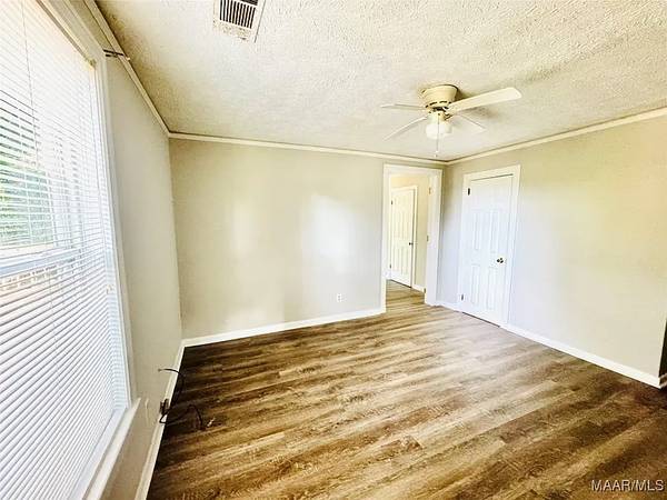 $900 / 2br - 1363ft2 - Casa actualizada de 2 habitaciones y 1 baño en Wetumpka – ¡Pisos nuevos! (Wetumpka, AL)63668208781185124