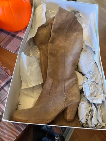 Ladies suede boots - new 1