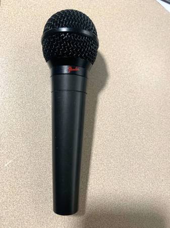 Fender P-51 Dynamic Wired Microphone 1