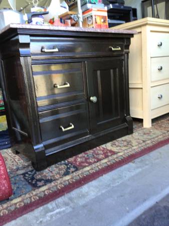 Cabinet 1