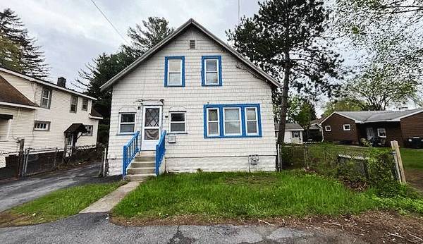 **Rotterdam 3 bedroom 1.5 bath home with huge eat in kitchen***

$900

                        Schenectady, NY