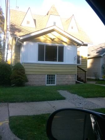 $900 / 2br - 850ft2 - casa de 2 habitaciones / garaje para 2 autos $900 mensuales (lincoln park)63926726048771120