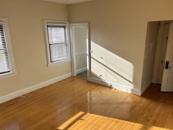 $2,475 / 335ft2 - CITY VIEW, TOP FLOOR STUDIO AVAILABLE NOW! NO BROKER FEE! (Brookline)63839294575619124
