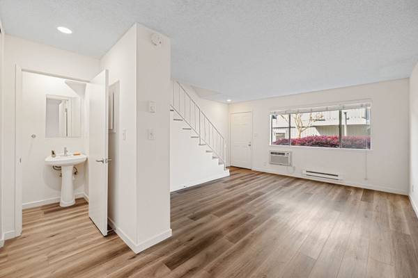 $3,875 / 2br - 1040ft2 - Comfort & Convenience – 2 Bed / 2 Parking / Ready Now! (campbell)63994248063491121