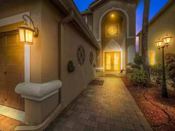 $875,000 / 5br - 3346ft2 - 5BR - Isola Bella community; Prime western Lake Worth location (Lake Worth)64049279466369120