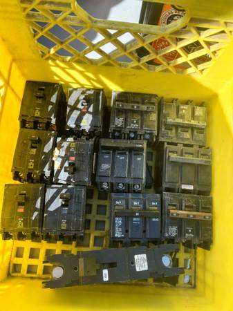 Three Phase Electrical Circuit Breakers 1