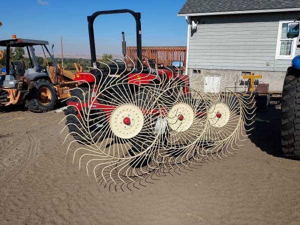 3 wheel hay rake 1