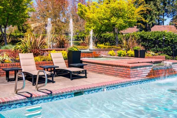 $1,929 / 2br - 1066ft2 - Onsite Management & Maintenance, Detached Garages, 2bd 2ba (11103 SW Davies Rd, Beaverton, OR)63820739212545122