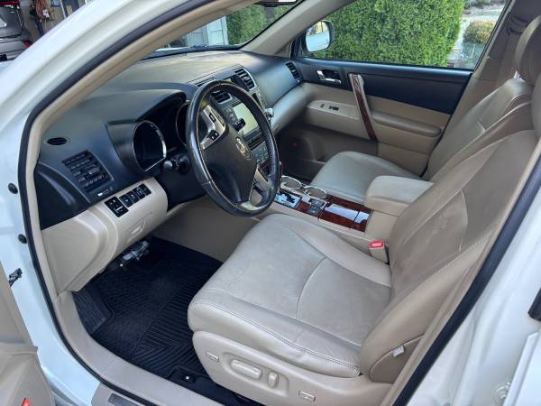 2011 Toyota Highlander Limited - $11,500 (Bothell)63617358396289124