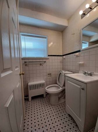 $950 / 2br - 850ft2 - Spacious 2 Bedroom Apartment with Laundry in Building (Rockford)63981970365314124