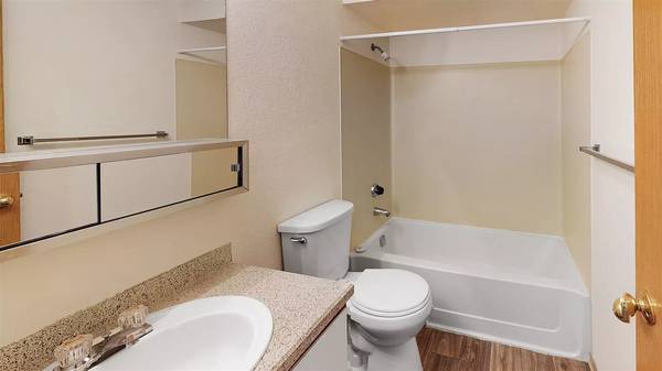 $1,800 / 1br - 674ft2 - Best value in Federal Way. All the trimmings for a great low price! (Federal Way)63786613726467122