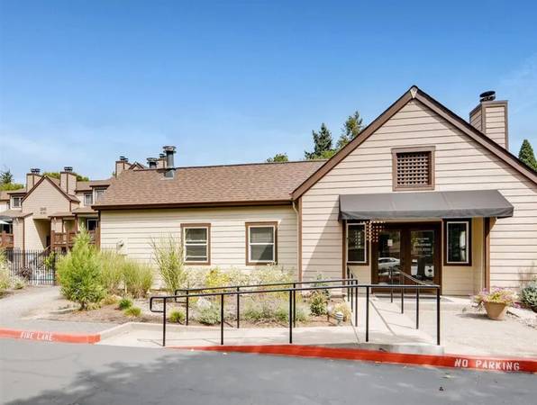 $1,695 / 2br - 3 MTHS UTILS INCL + Fully Equipped Kitchen w Dishwasher, Microwave (Beaverton)63870109605635121