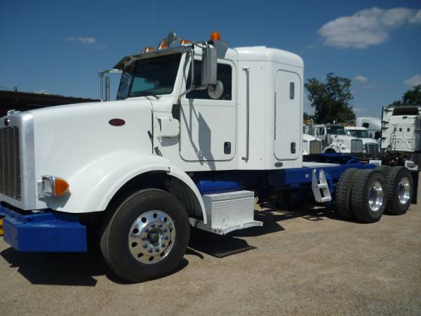 2011 Peterbilt 365 Flattop Sleeper Truck 1