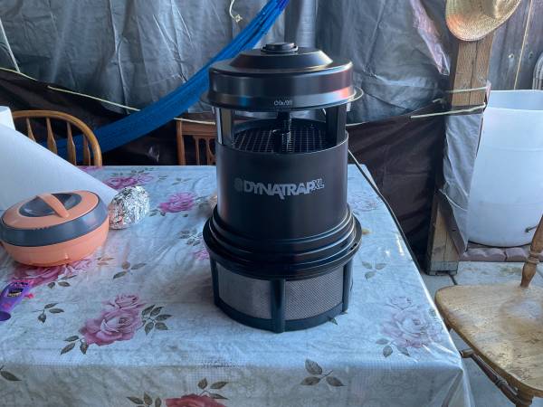 Dynatrap DT2000XLP Full Acre Corded  Mosquito and Flying Insects trap 1