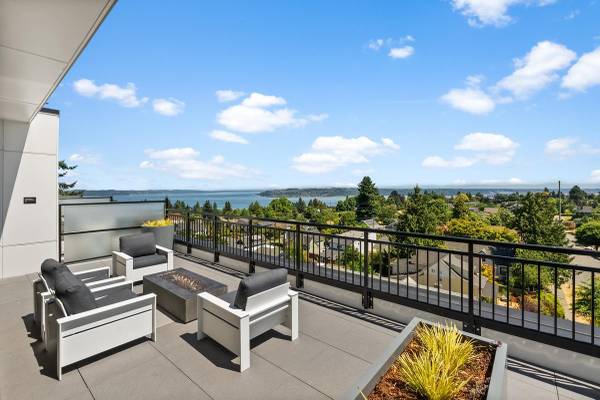 Unparalleled Views. Exceptional Style. Smart Technology 1