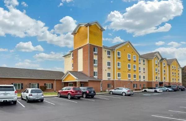 $1,399 / 1br - Budget-Friendly Monthly Rates - No Lease, No Commitment! (52825 State Hwy 933, South Bend, IN)63660195867011120