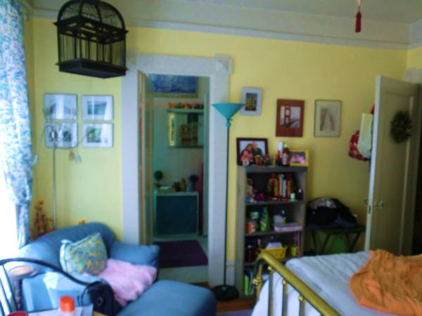 $1,100 / 2br - 144ft2 - Furnished room for female in 2-bedrm apt avail. now (nob hill)63824145033985123