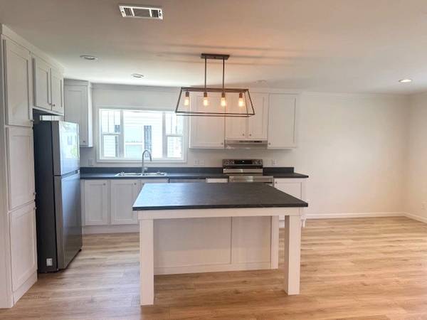 $2,150 / 3br - 1456ft2 - Magnificent landscaping at Sandhill Shores. 3 BR, 2 BA available! (Fort Pierce)63799881877251123
