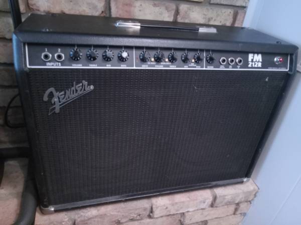Fender FM212R 1