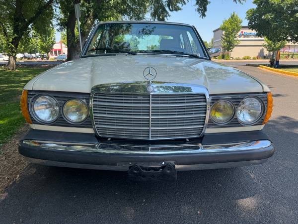 Mercedes 240d de 1982 - $9500 (Medford)63623078854401122
