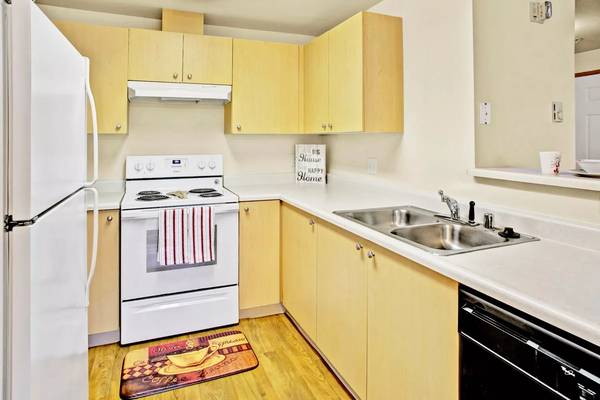 $1,985 / 2br - 962ft2 - A touch of modern living: 2 BR, 962 Sq Ft. (Everett)63945099229314124