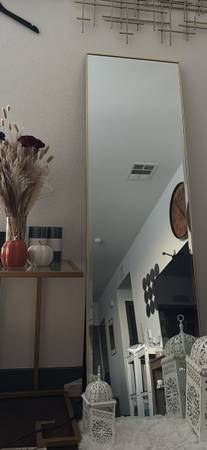 Gold mirror and gold table 1