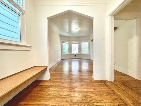 $1,968 / 1br - 700ft2 - SF 1BR Apartment | Modern Touches | Parking Included | Cat-Friendly (San Francisco)63813560055041120