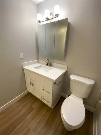 $1,750 / 2br - 813ft2 - Descubriendo un refugio de estilo: tu perfecto 2 BR te espera. (Federal Way - Rhoda Plaza)63852481979905121