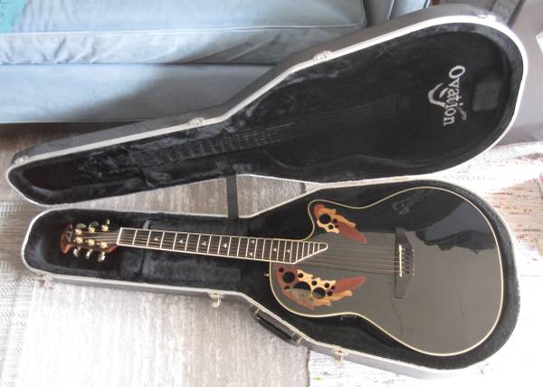 beautiful Ovation 1868 Elite acoustic / electric guitar 1