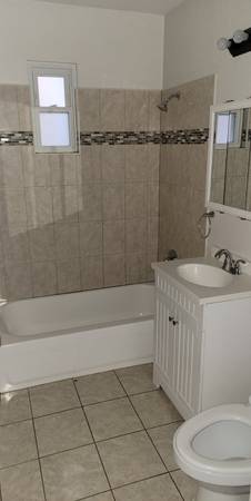 $1,550 / 4br - 1000ft2 - Large 4br Unit on first floor w/ Laundry access63918293529602124