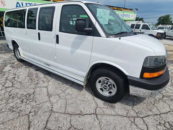 2006 GMC Savana LS 3500 - Photo 4