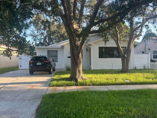 $800 / 4br - Share my 4 bedroom home in St. Pete (St. Petersburg)63991085463810123