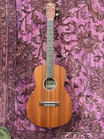 Ohana Baritone Ukelele - BK-10 Laminate Mahogany 1