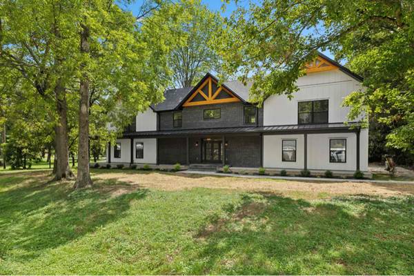 $4500.00 / 5br - 3500ft2 - BEAUTIFUL Custom-Built Home with luxury and timeless design!63680319445505120