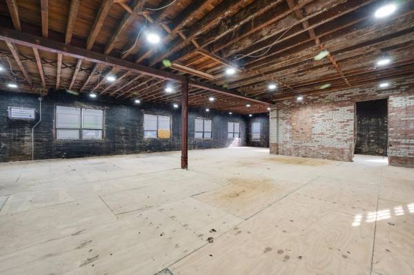 $8,500 / 6000ft2 - 6000 SF Industrial / Art Flex Space 20’ Ceilings in Prime Ridgewood! (Ridgewood)63689752223875120