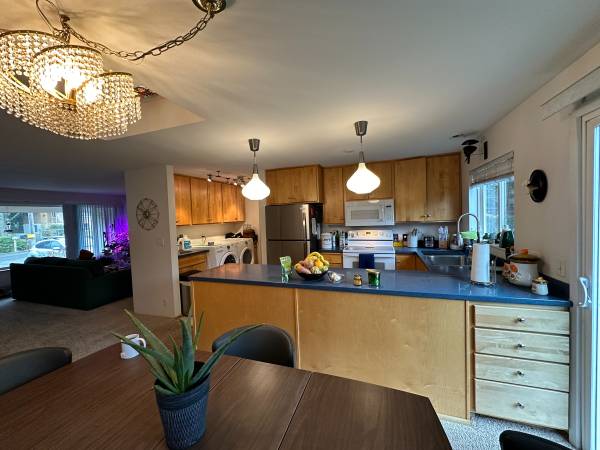 $800 / 1br - 130ft2 - Room for Rent in Burien (Burien)63688388545537122