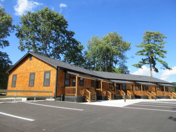 3077FB-2 ~ SCHOOLHOUSE CORNER. UPSCALE 1 BEDROOM ON 1ST FLOOR 1
