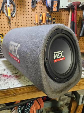 MTX Audio Road Thunder 8" preamped sub 1