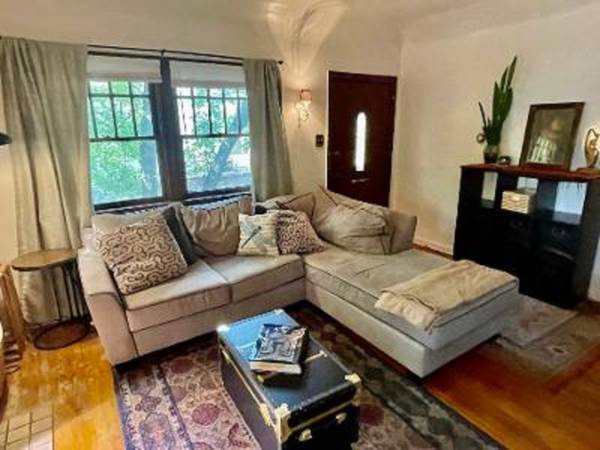 $1,500 / 1br - 900ft2 - Charming English Tudor Duplex ((9th&9th Area)) (salt lake city)63674364060931124