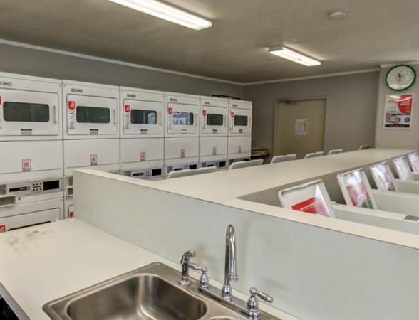 $1,100 / 1br - MOVE IN- SAVE $1000 on RENT - Near I-80 and McCarran - Modern 1B (Reno)63992636002947123