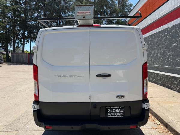 2016 Ford TRANSIT T-250 XLT - Photo 6