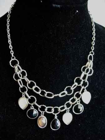 Vintage Beautiful Silver Tone Two Tier Faceted Drop Necklace 1